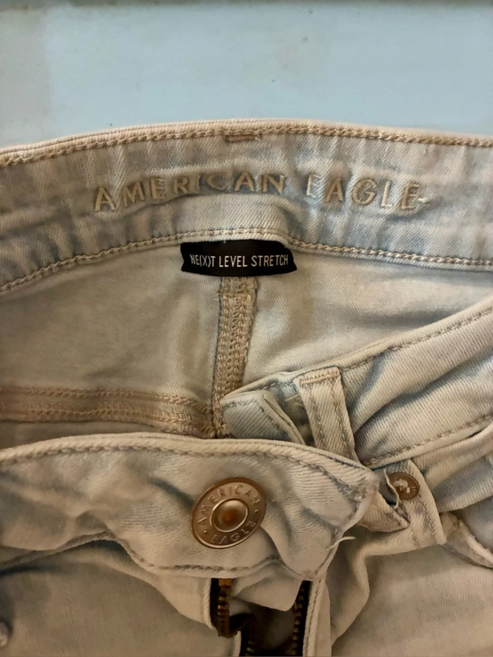AMERICAN EAGLE Distressed Women's Denim Shorts in light blue 🌸